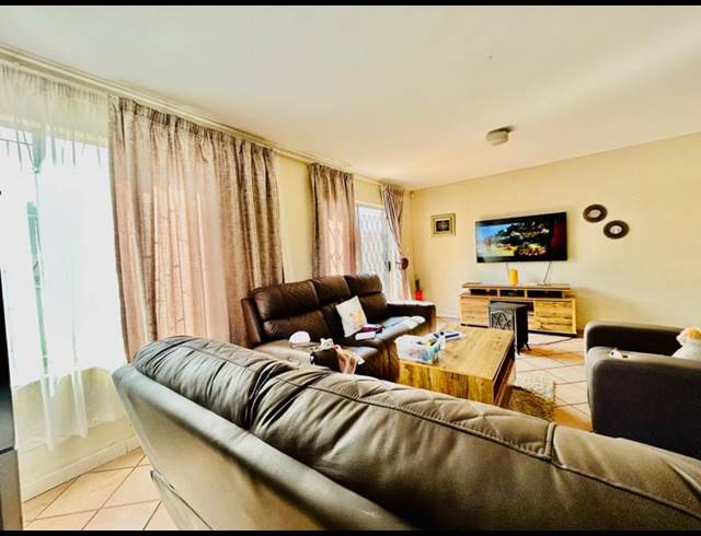 2 BEDROOM HOUSE FOR SALE IN VANDERBIJLPARK CE 3